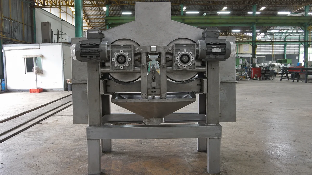 Drum Peeler: Peeler drive end.