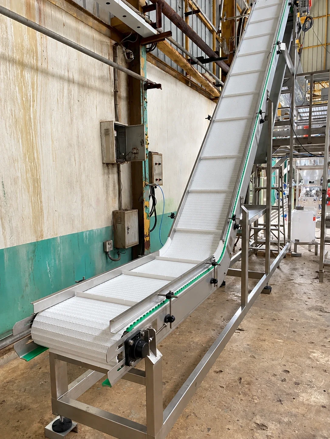Conveyor: Alternative conveyor configuration.