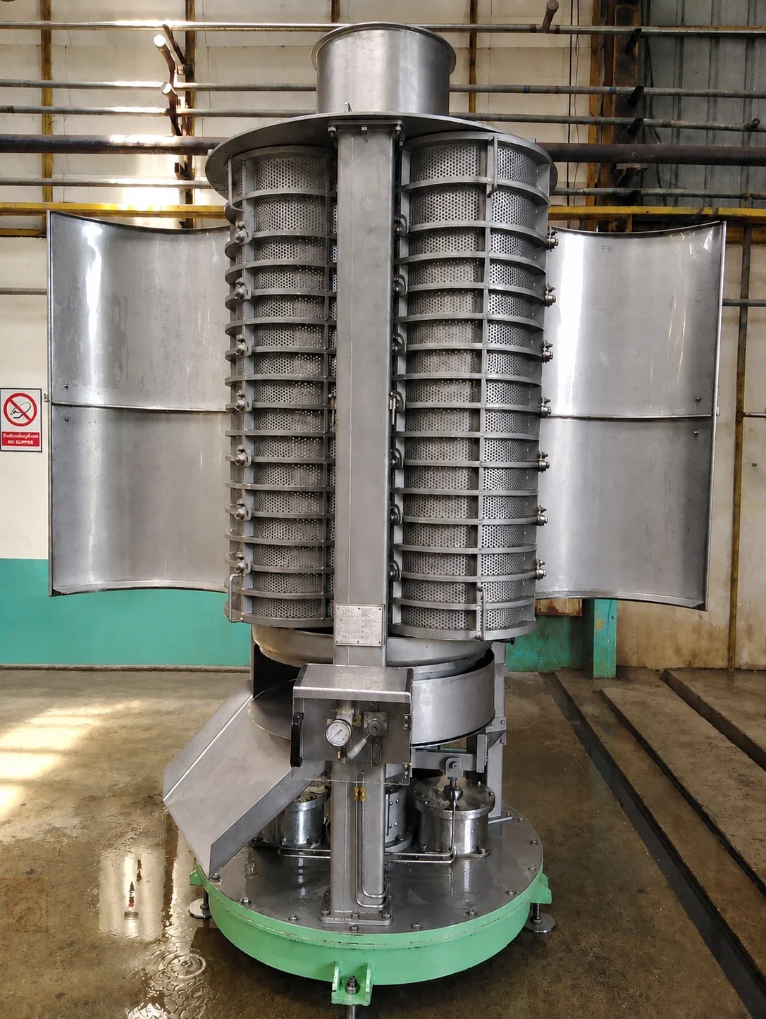 Vertical High Pressure Extractor — VHP — equipment overview.