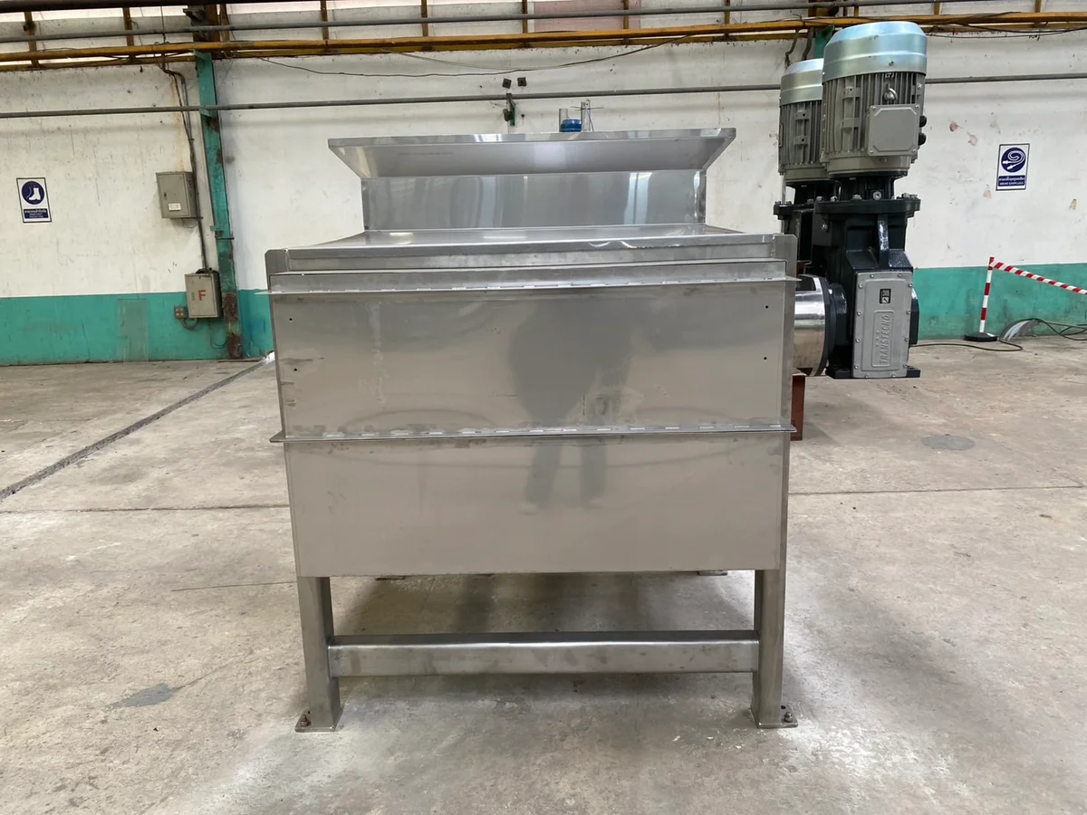 Drum Peeler: Enclosed peeler housing and inlet.