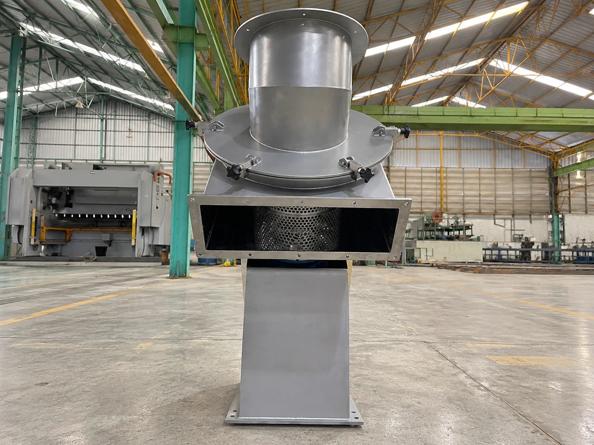 Hammer mill with an upper feed opening and lower discharge opening.