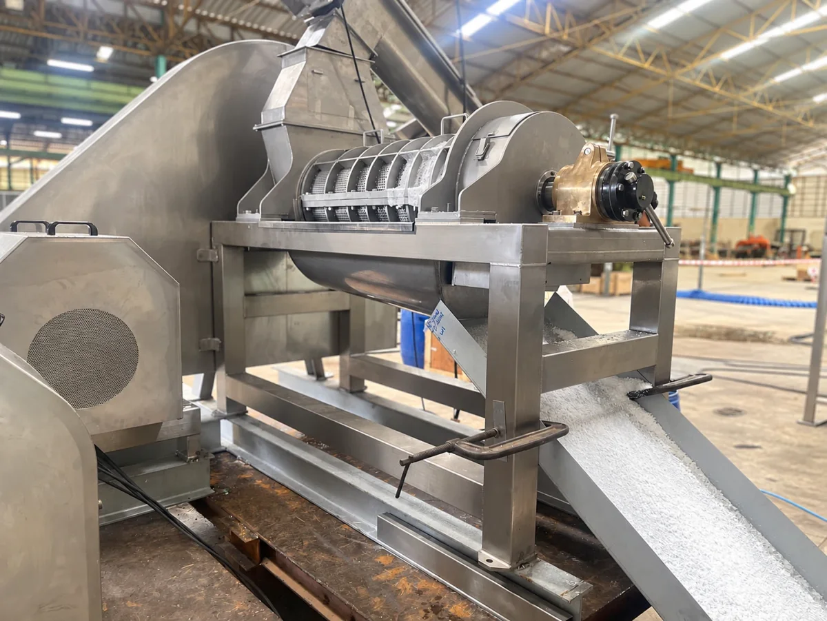 Super Horizontal High Pressure Extractor — SHHP: SHHP stage-two reference showing screen and discharge side.